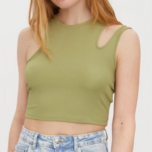 NWT VERO MODA 💚 cut shoulder cropped tank - Picture 2 of 8